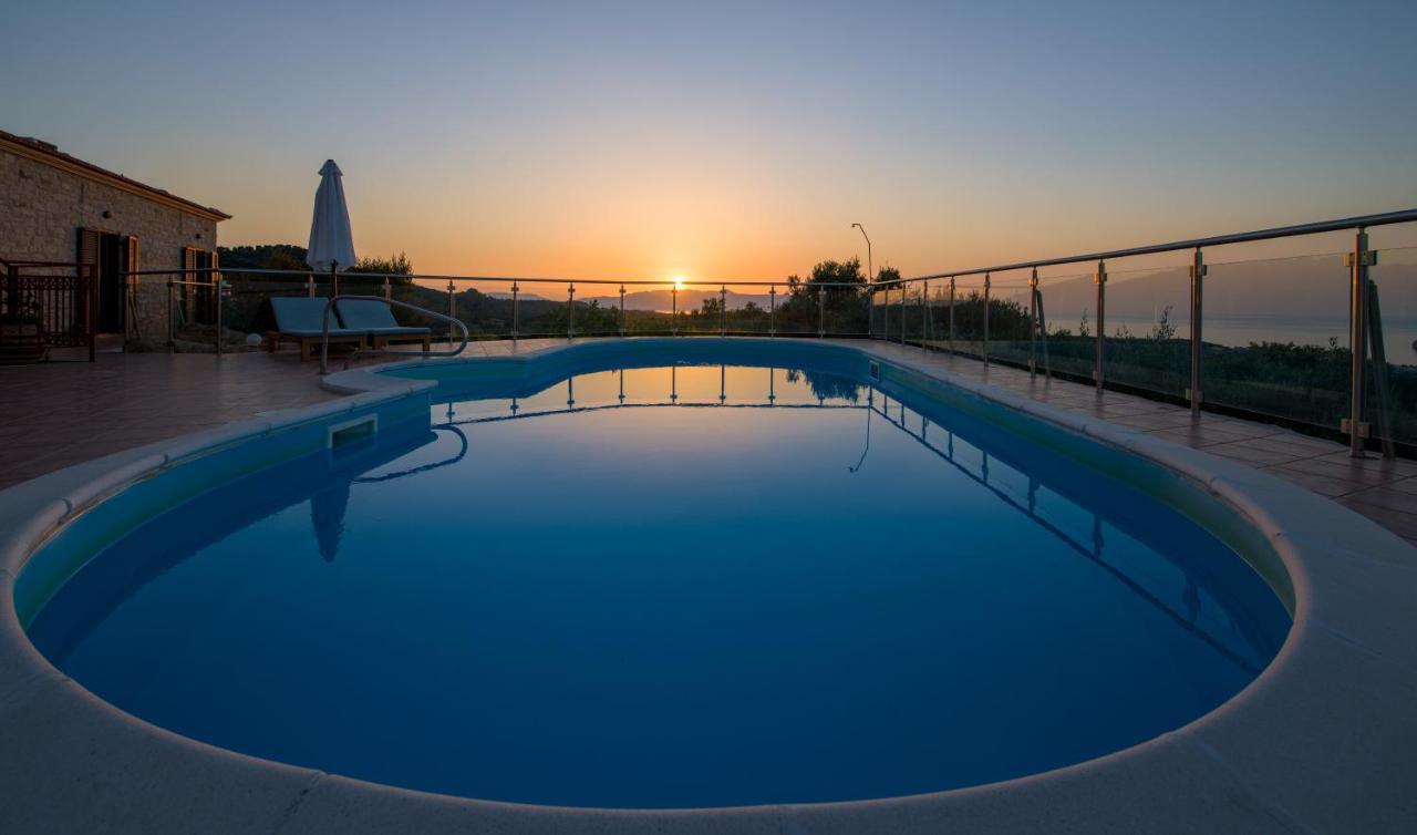 Villa Kourouni Stalos Exterior photo